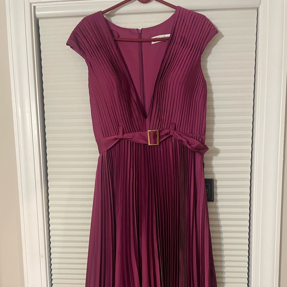No flaws. Beautiful purple solid dress with a gold rectangular-buckle belt.